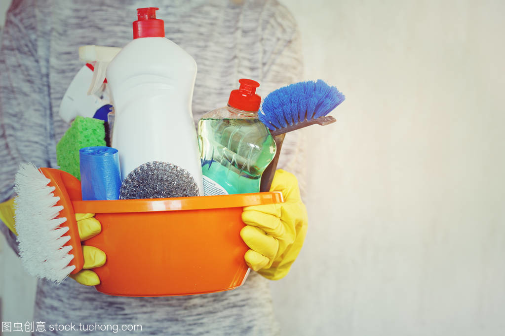 洁净生活，从细节开始——女性与浴缸清洁的日常